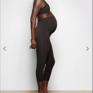 SKIMS Solutionwear Maternity Tights in Onyx